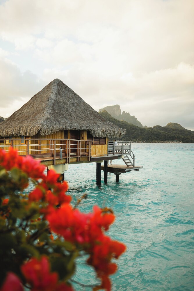 InterContinental Bora Bora Le Moana Resort by IHG – Bora Bora